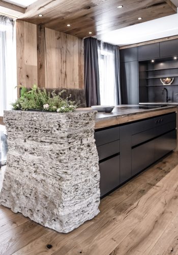 Küchenblock mit Stein von m-sendlhofer Salzburg